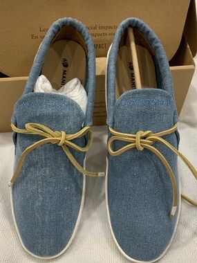 Manitobah NWT Denim Moccasins Women Size 10 Slow Living Chalet Style
